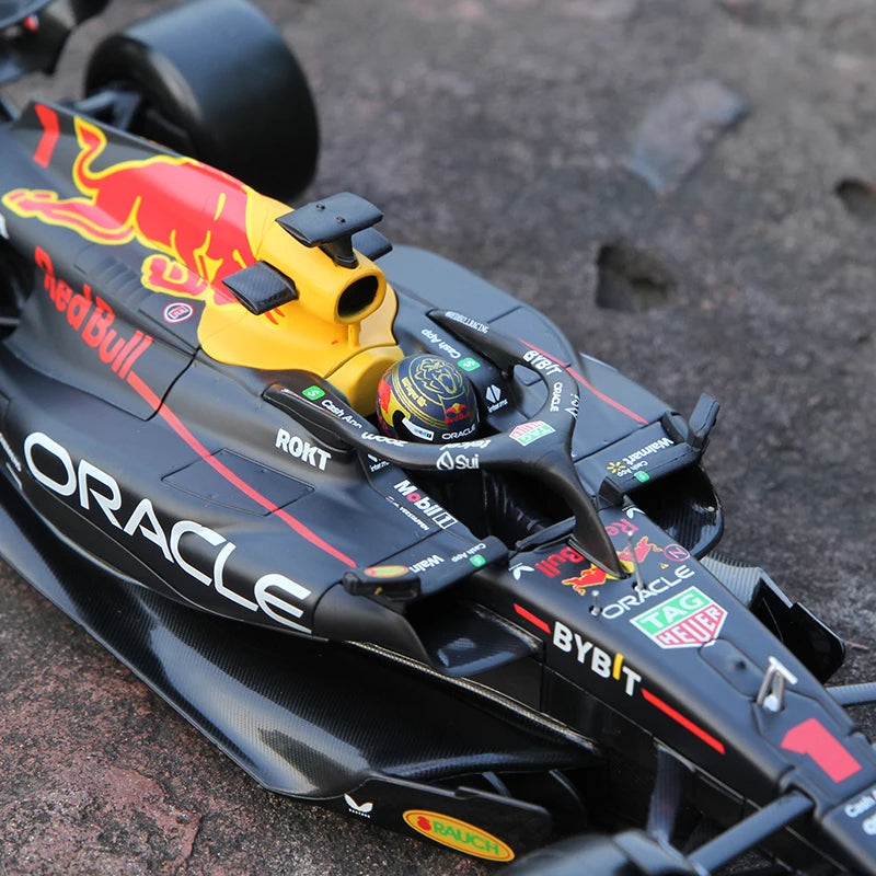 Miniatura 1:24 Red Bull Racing RB19 (2023) - 24cm