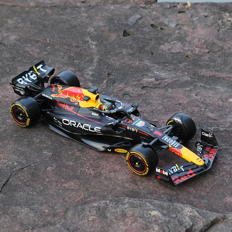 Miniatura 1:24 Red Bull Racing RB19 (2023) - 24cm
