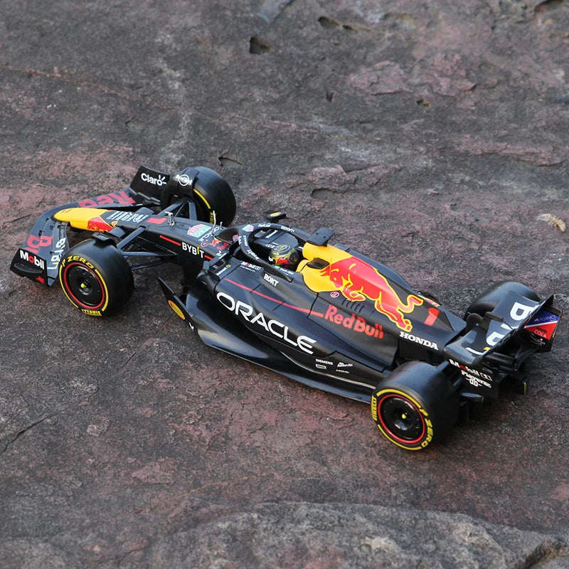 Miniatura 1:24 Red Bull Racing RB19 (2023) - 24cm