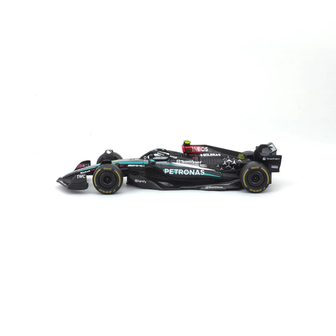 Miniatura 1:43 Mercedes AMG Petronas W15 (2024) - 13cm