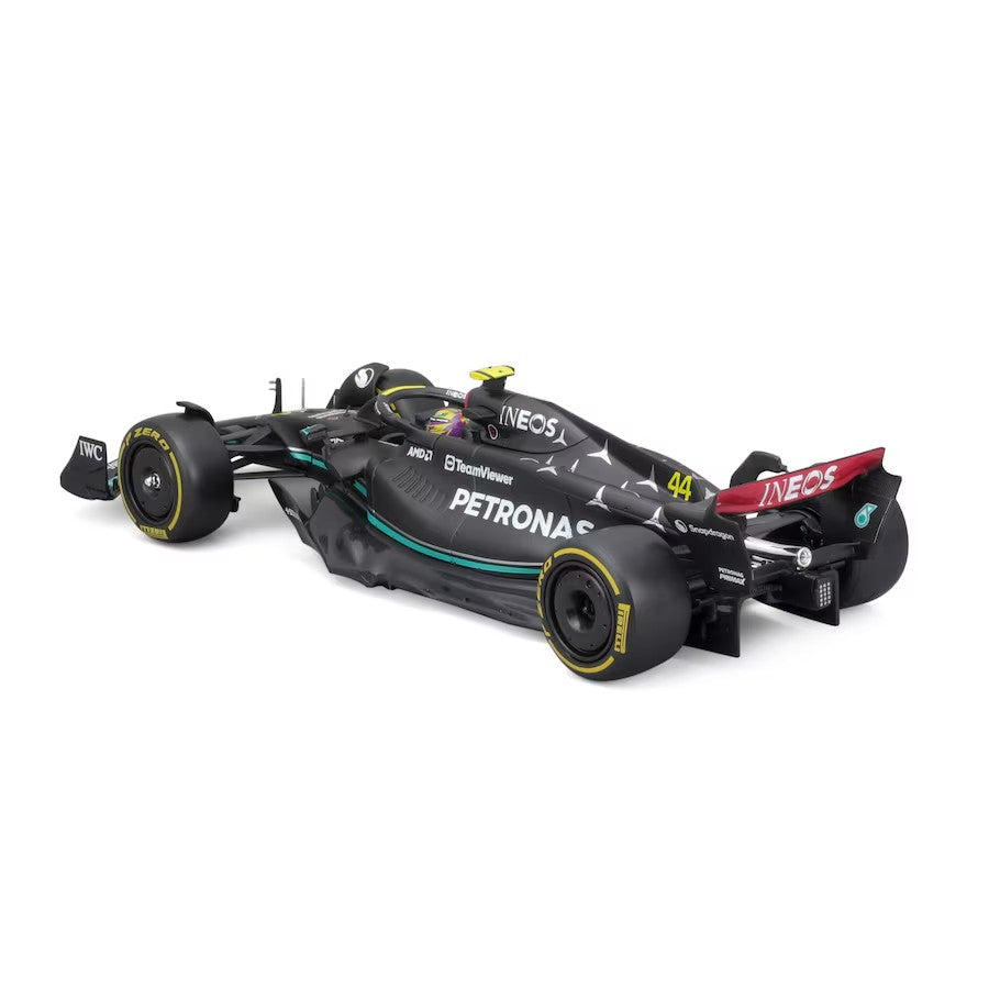 Miniatura 1:24 Mercedes AMG Petronas W14 (2023) - 24cm